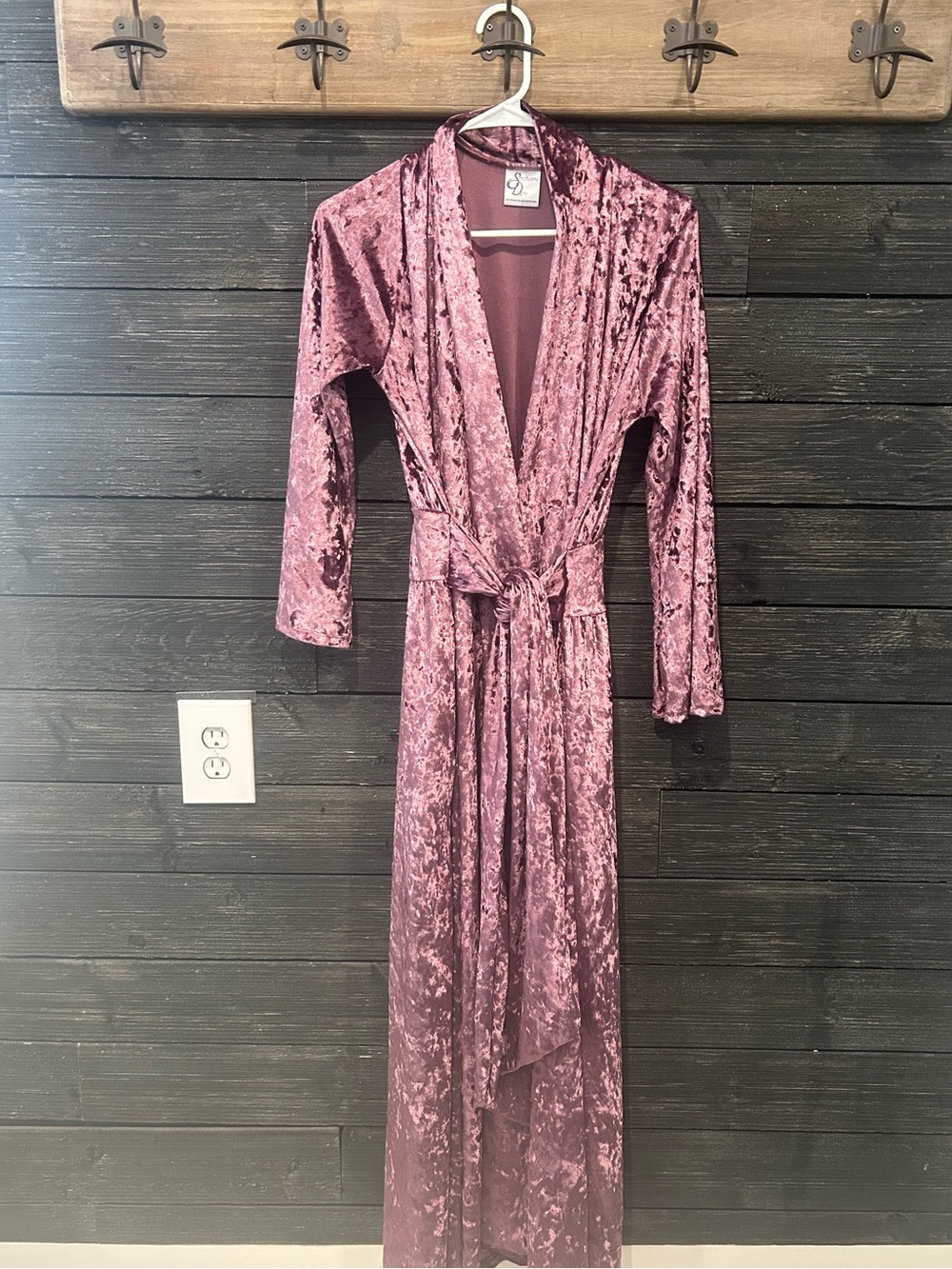 Robe long by Sanctuarie Designs